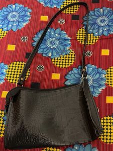 Chic Black Croc Embossed Shoulder Bag