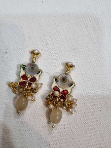 Elegant Kundan &amp; Pearl Jhumka Earrings