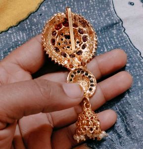 Exquisite Kundan &amp; Pearl Jhumka hair accessory