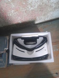 Samsung Gear VR In Mint Condition With It’s Box An