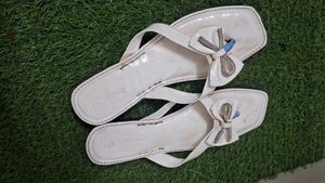 Elegant White Bow Flip-Flops