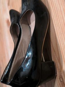 Shiny Black Pointed Toe Heels