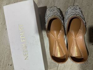 Needle Dust Embellished Juttis