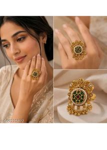 New and unused Stunning Gold Plated Emerald Ring
