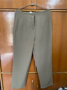 Chic Beige Cropped Trousers