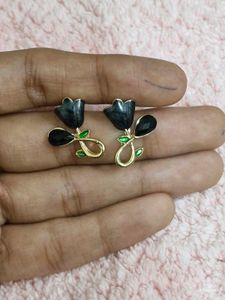 ☀️FREE DELIVERY☀️ Combo of 7 Earrings + Bracelet