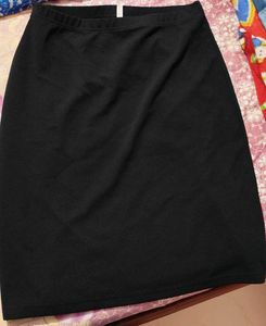 Chic Black Skirt