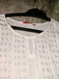 Elegant White Chikankari Kurta