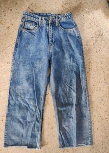 Wide Leg  Jeans distressed at bottom