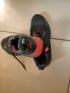 Men's Black &amp; Red Running Shoes