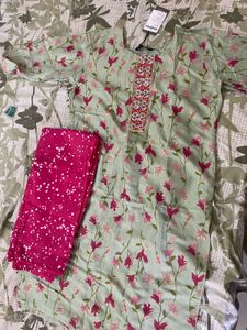 Elegant Purple Kurta Set And Green Pijama Se