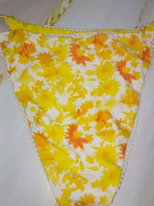 (100)Floral Print Bikini Top