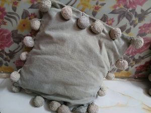 Oolen Ball Cution Cover 5.PC. Free 2 Side Pillows