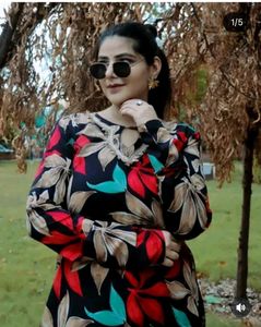 Black floral kurta with lace detailing