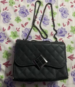 Chic Black Quilted Crossbody Bag