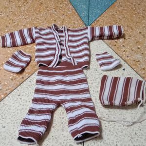 woolen set new with tagg