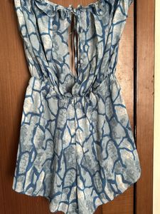 SVery Pretty Loose Jumpsuit With Zip At Back