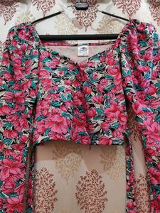 Floral Puff Sleeve Crop Top