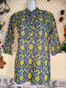Girls Blue Floral Kurti with Leggings