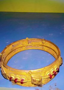 Elegant Golden Kangan