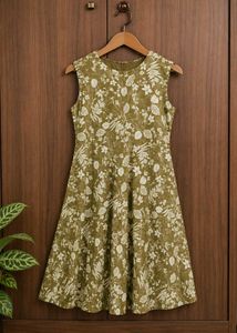 Padded Olive Green Floral Print Sleeveless Fit