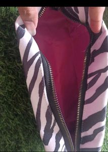 L.A GIRL STORAGE POUCH