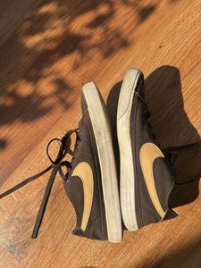 Nike Brown & Gold Casual Sneakers