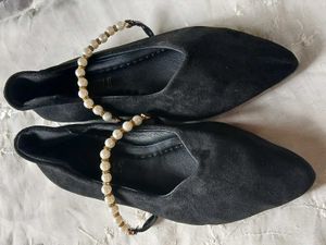 Elegant Black Pointed Toe Flats with Rhinestone St