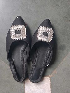 Elegant Black Flats with Crystal Embellishment