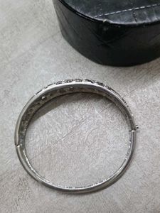Elegant Bangle with Rhinestones