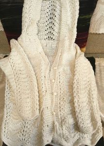UNISEX HANDMADE KIDS WHITE SWEATER WITH SOCKS