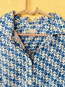 Chic Blue &amp; White Printed Button-Up Shirt