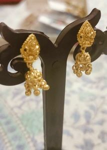Exquisite Gold Tone Dangle Earrings