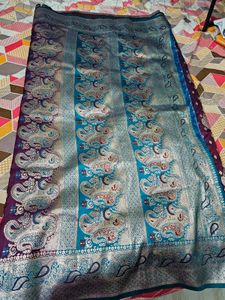 Elegant Paisley Pattern Saree