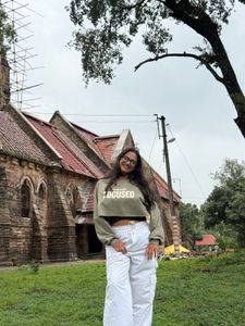 Stylish Cropped "Focused" Sweatshirt