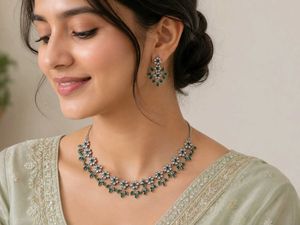 Elegant Emerald & Diamond Necklace Set