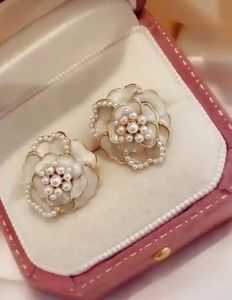 Elegant Flower Pearl Earrings