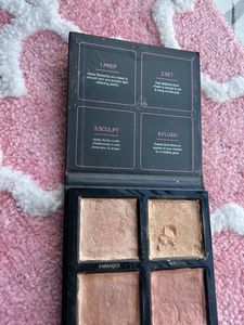 HUDA BEAUTY HIGHLIGHTER