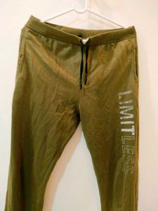 💚Olive Green Joggers printed"LIMITLESS"