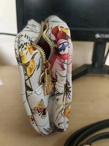 Colorbar Floral Siling Bag