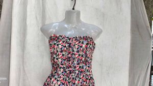 I. Floral Ruffle Strapless Top
