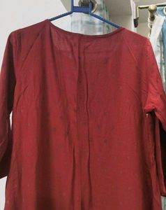 Maroon Micro Print V-neck Kurta