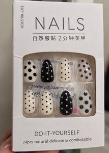 Chic Polka Dot Nail