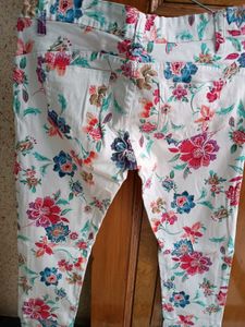 Floral White Jeans 👖