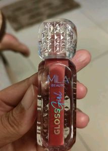 Set of lipglosse with lipbalm
