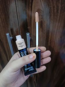 concealer and eyeshadow pallete combo