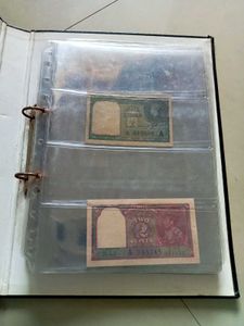 Black coin holder and note