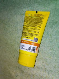 Mamaearth vitamin c daily glow sunscreen