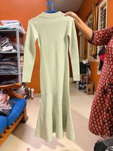 Elegant Green Ribbed Knit Midi Dress
