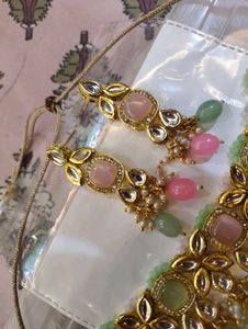Elegant Kundan Necklace &amp; Earring Set